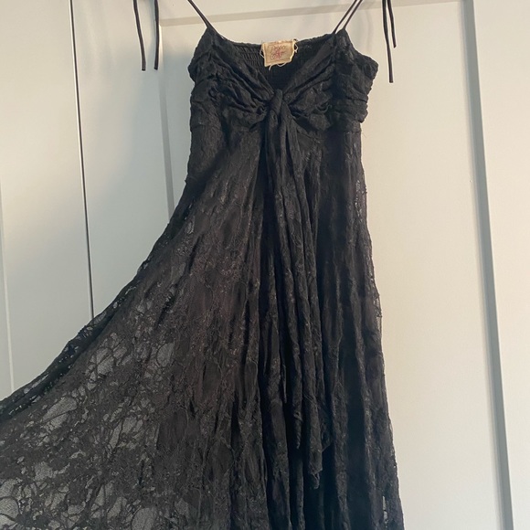 Lined black lace dress - Picture 4 of 5